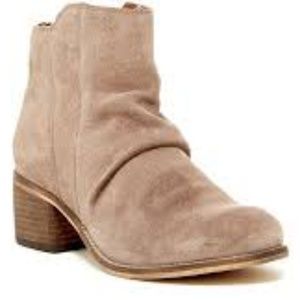 Women's Natural Hawthorn Ankle Boot Suede, 6.5